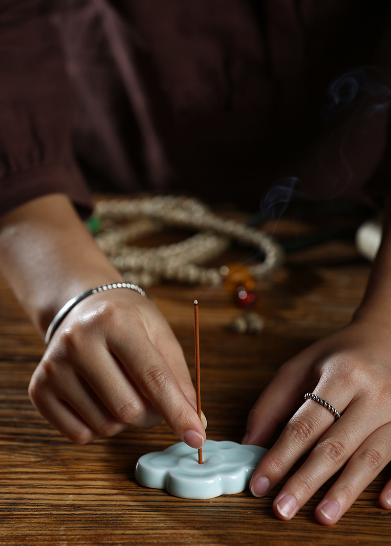 INCENZO Jingdezhen Handcrafted Incense Holder